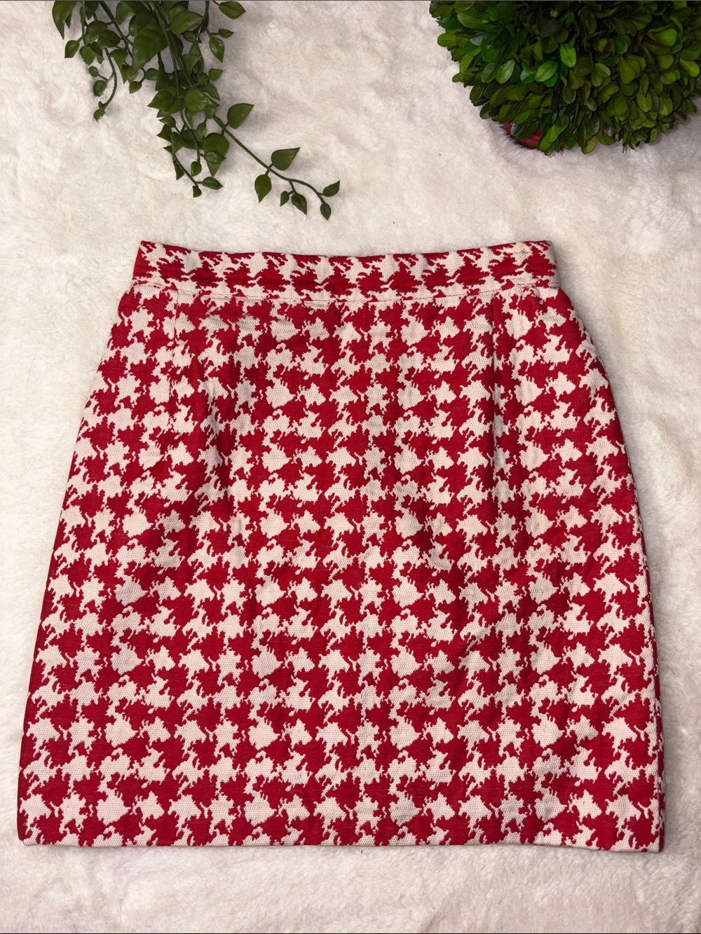 Dolce & Gabbana Houndstooth check authentic lined mini skirt
Sz: 30 US size: